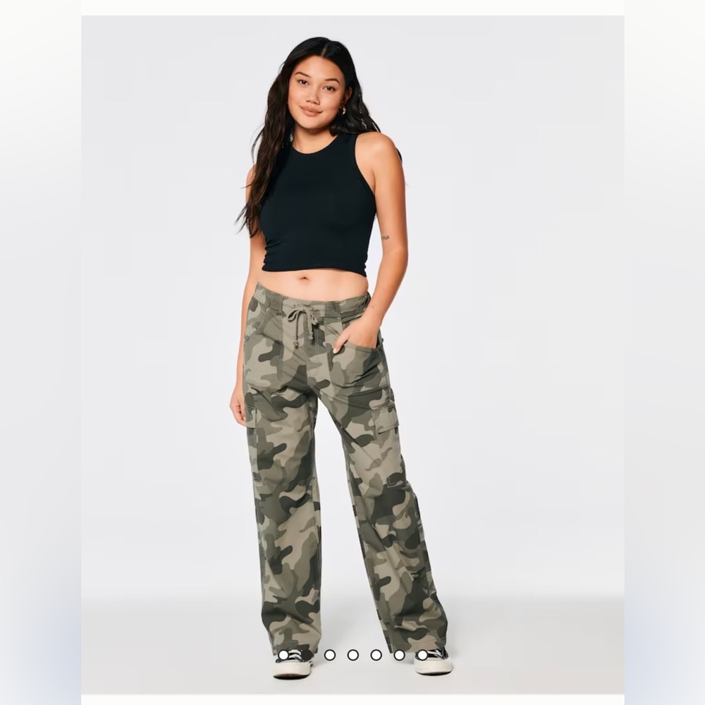 Hollister - Adjustable Rise Baggy Poplin Cargo Pants